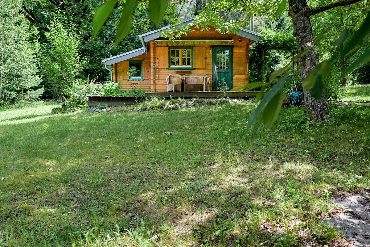 Wochenendgrundstück mit Blockhaus in Zühlsdorf — eingebettet ins Grüne